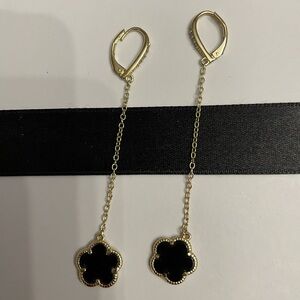 Elegant Gold and Black clover Dangle Earrings nwot 2” drop